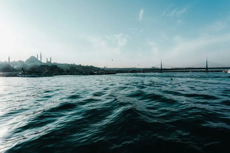 Istanbul Flooding Closes Schools as Heavy Rain Disrupts Traffic and Forces Emergency Measures