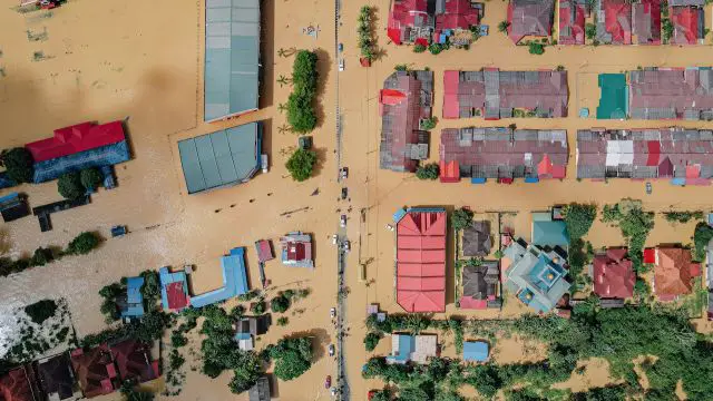 Drought in the East, Floods in the South: Africa Caught Between Extremes