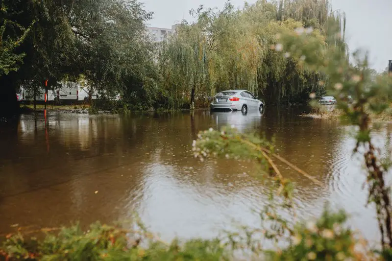 Heavy Rain Floods Istanbul, Closes Schools and Triggers Travel Restrictions Across the City