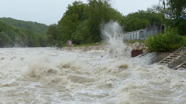 Supertyphoon Ragasa batters Hong Kong, Taiwan and moves toward Guangdong