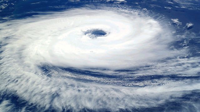 Super Typhoon Sinlaku nears Mariana Islands and Guam