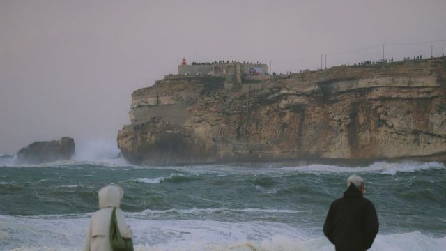 Storm Leonardo batters Portugal with heavy rain and rising seas