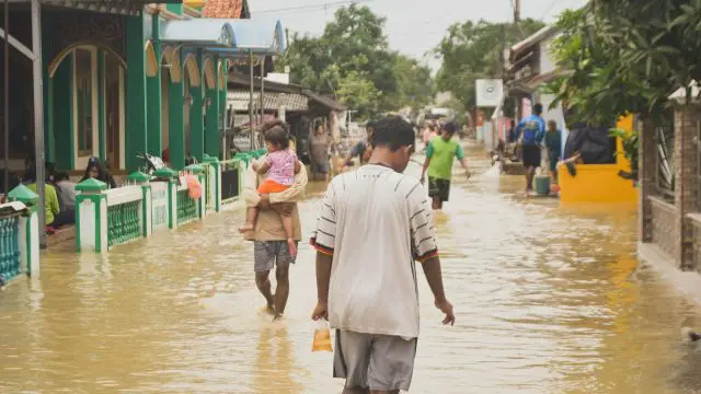 Hurricane Melissa Devastates the Caribbean, Takes Aim at Jamaica and Cuba